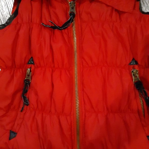 Red BB Dakota Puffer Vest with Faux Fur lining - Picture 2 of 7